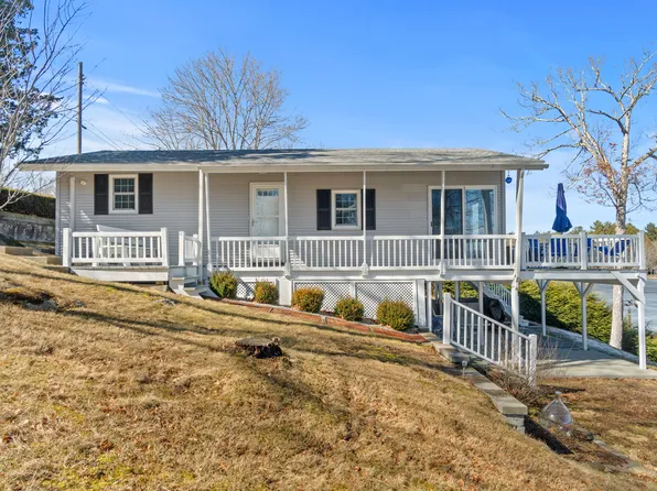 27 Bennett Circle, Voluntown, CT 06384