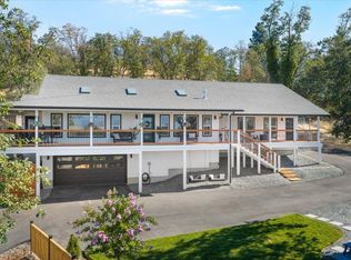 236 NW Canyon View Dr, Grants Pass, OR 97526
