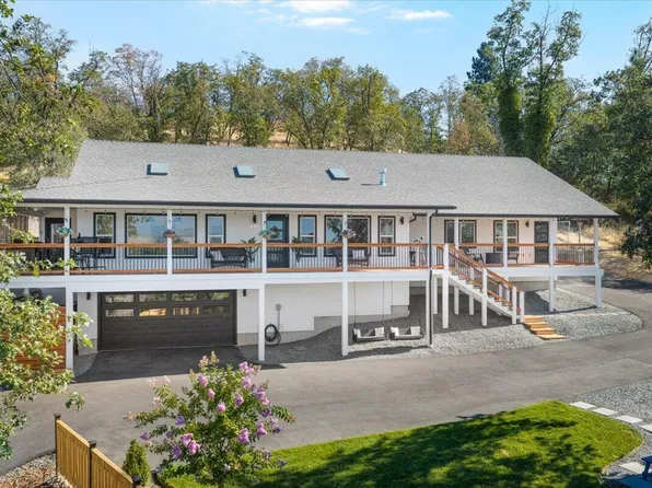 236 NW Canyon View Dr, Grants Pass, OR 97526