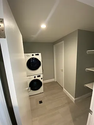 Rented by Salon Realty Corp | media 9