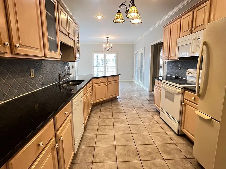 8570 Meadow Green Dr — Photo 14