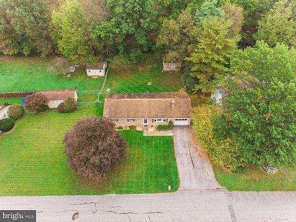 2nd image of 713 Ryan Ln