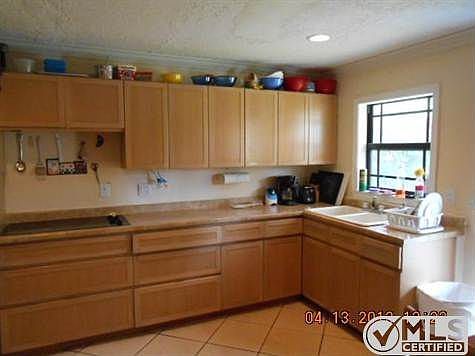 2nd image of 909 SW 4th St