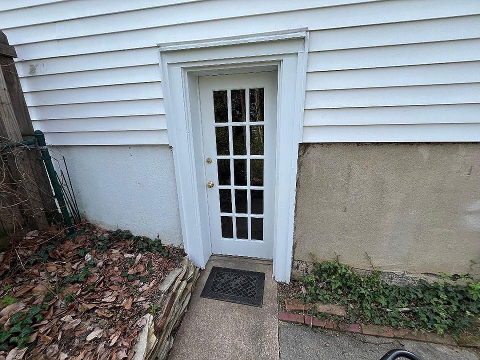 1st image of 2131 N Stafford St #B-2
