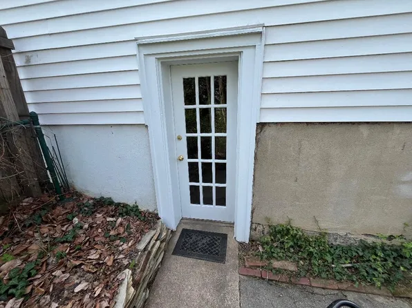 2131 N Stafford St, Arlington, VA