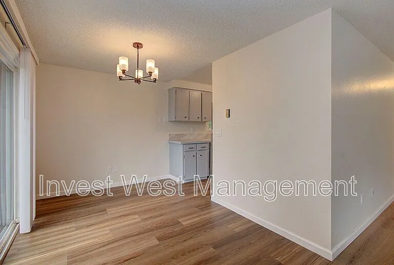 2920B Harney St — Photo 28