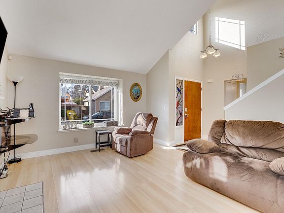 4th image of 938 Beechwood Circle