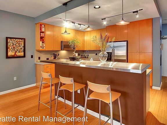 4th image of 17 W Mercer St APT 305