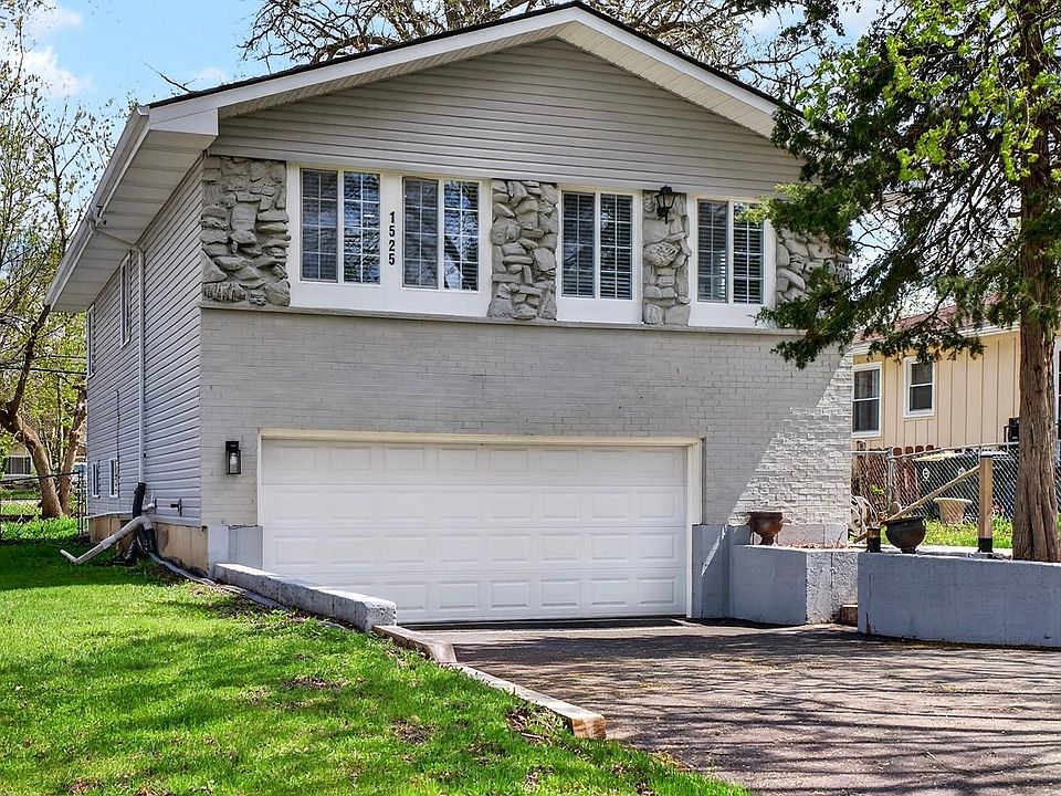 1st image of 1525 Grove Dr