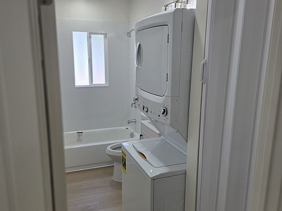 3rd image of 424 B St APT 6