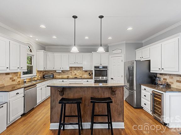 3rd image of 11106 Brush Hollow Rd