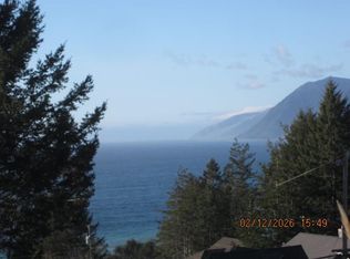 576 Ridge Rd, Whitethorn, CA 95589