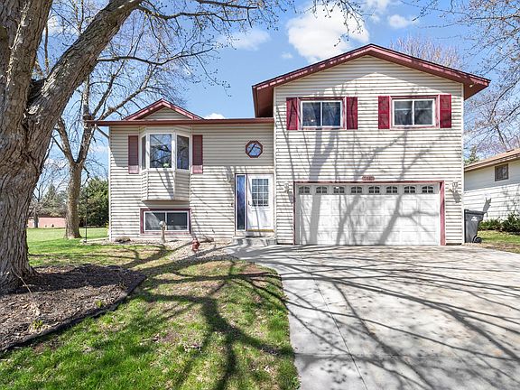 3rd image of 5610 Cedarwood St NE
