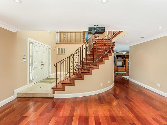 4th image of 6656 Vickiview Dr