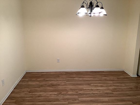 5th image of 616 Camelot Dr