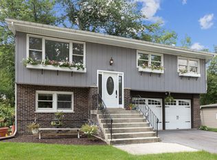 16020 Forest Ave, Oak Forest, IL 60452