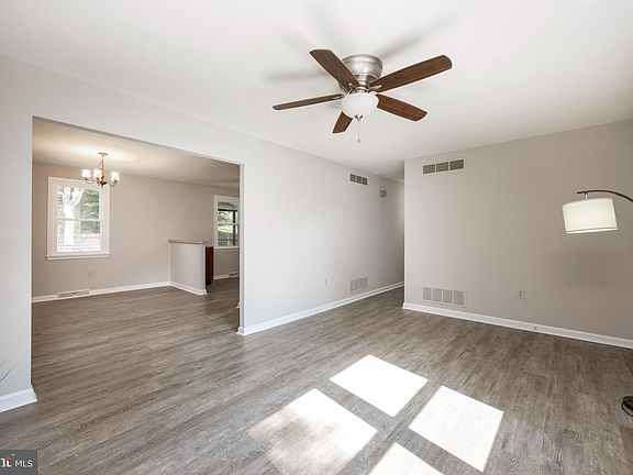 5th image of 241 Park Dr
