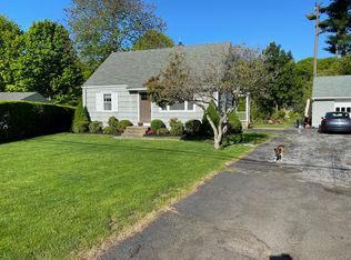 225 Sasapequan Rd, Fairfield, CT 06824