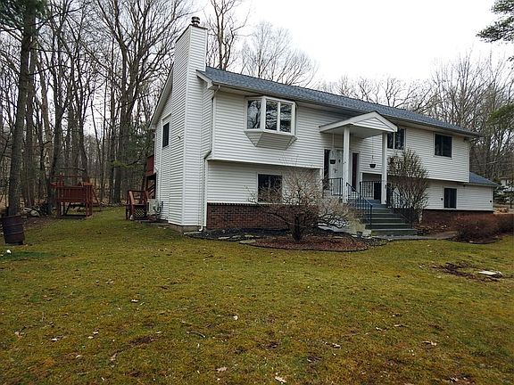 3rd image of 114 Louise Ln