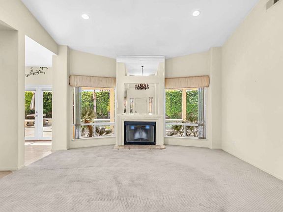 4th image of 77671 Barons Cir