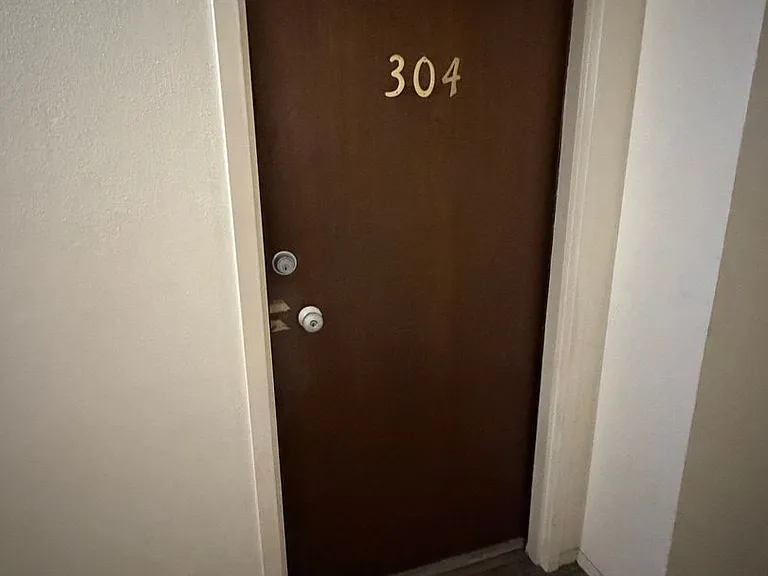 1313 Lincoln St #304 — Photo 2