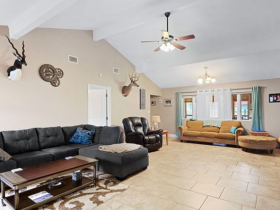 5th image of 440 Augusta Dr