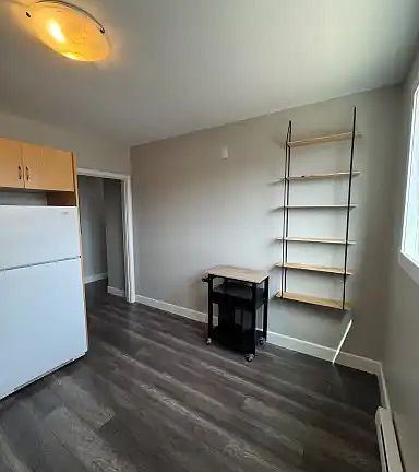 4th image of 857 McGregor St #3