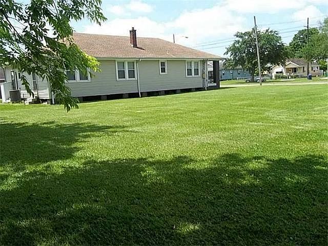 2nd image of 400 Franklin Ave