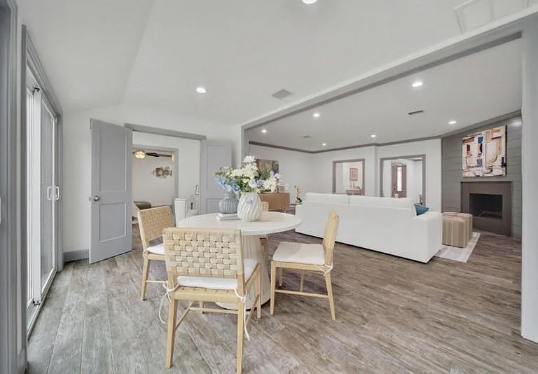 10042 Briar Forest Dr — Photo 15