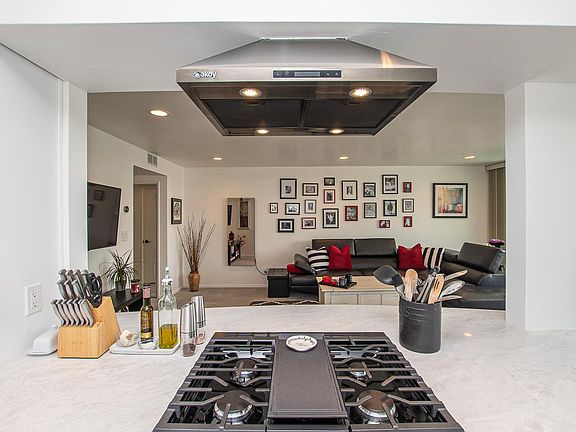 3rd image of 3920 Riviera Dr Unit E