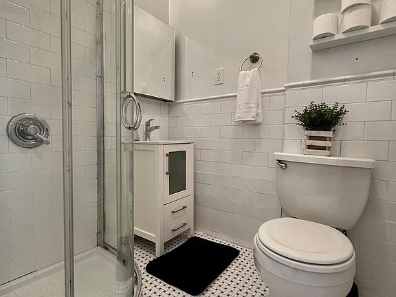 4th image of 2418 Cambreleng Ave #3-B