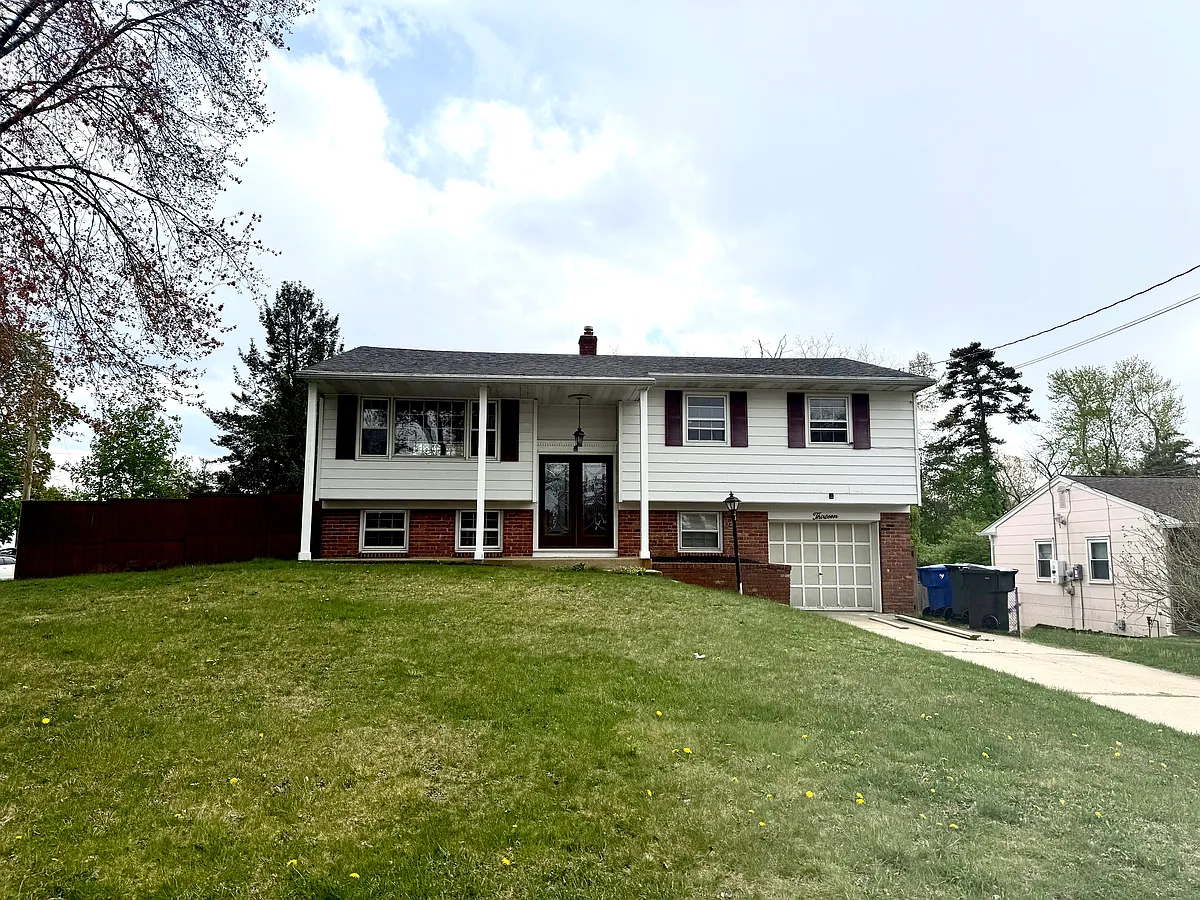Building Photo - 13 Poplar Pl