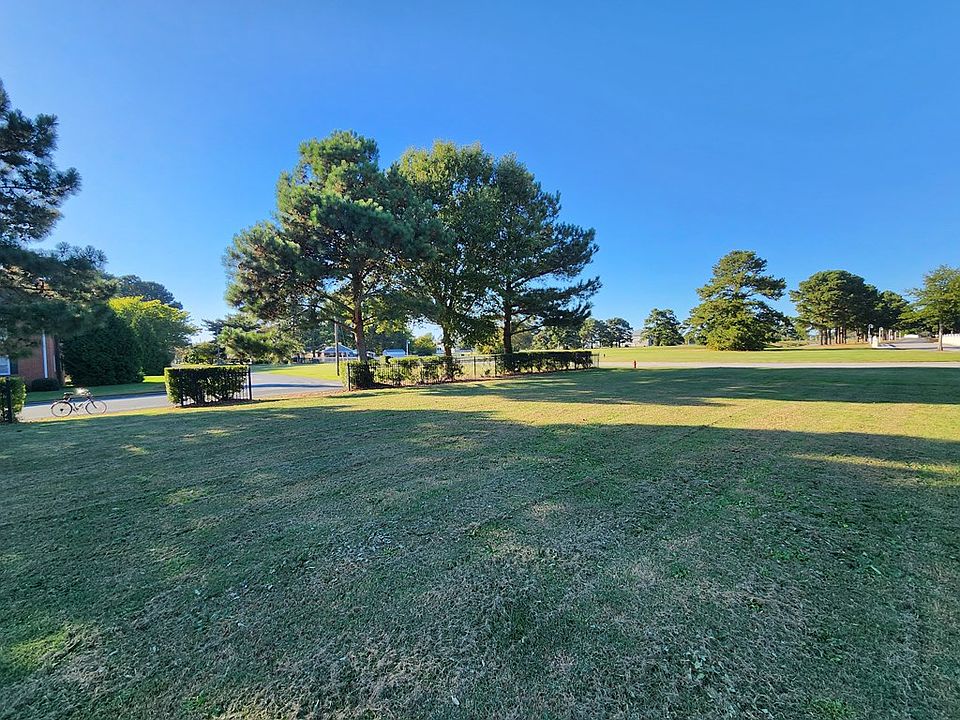 2nd image of 19 Bahama Rd #72