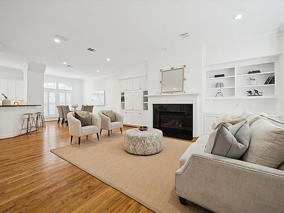 2nd image of 2638 Wroxton Rd