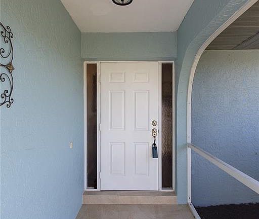 3rd image of 142 SE 16th Ter