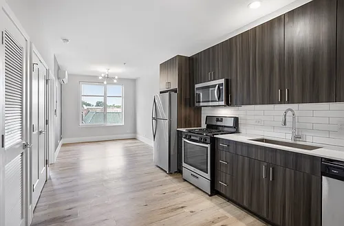 1523 W Howard St #418 Photo 1