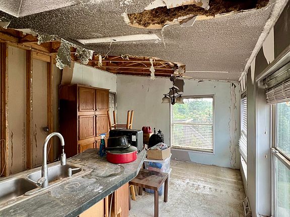 2nd image of 2924 Meghans Ln