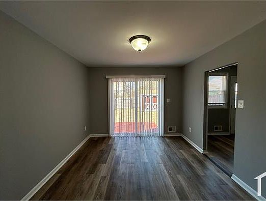 4th image of 400 Berkshire Ct