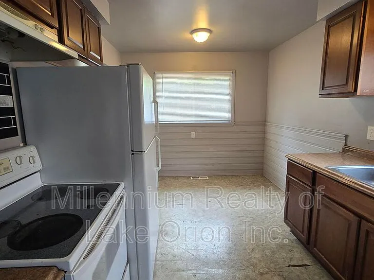 774 E Beverly Ave — Photo 4