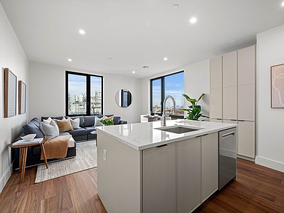 4th image of 1515 Commonwealth Ave #508