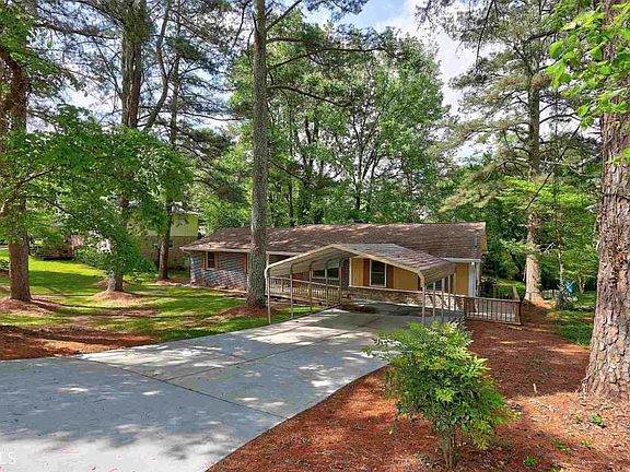 3rd image of 1685 Pine Cir