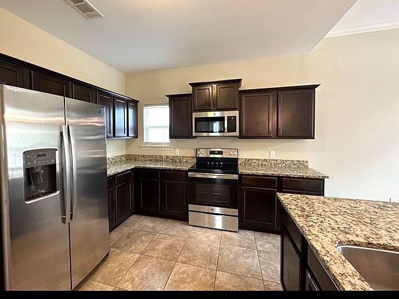 3rd image of 182 Peoria Blvd