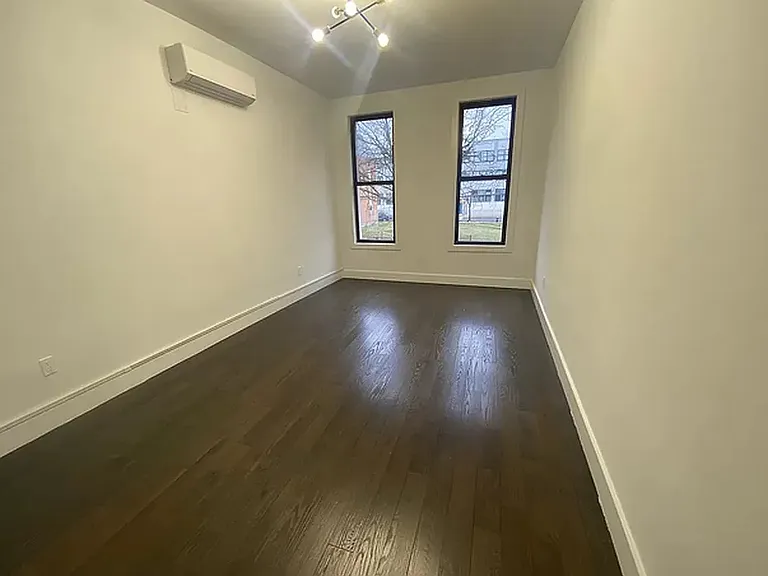 1114 Halsey St #2L — Photo 4