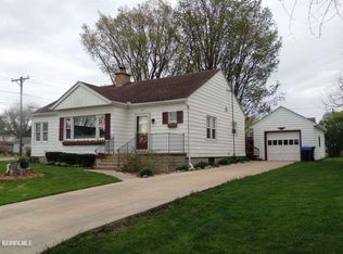 301 S 4th Ave, Forreston, IL 61030