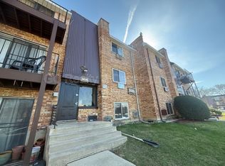 808 W College Blvd APT 101, Addison, IL
