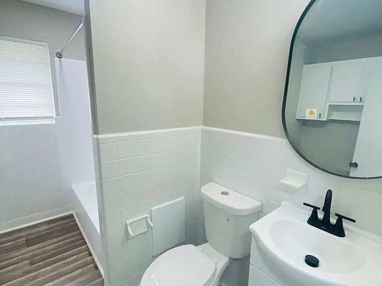306 N Jackson St — Photo 8