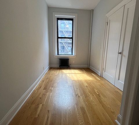 3rd image of 152 W 72nd St APT 4D