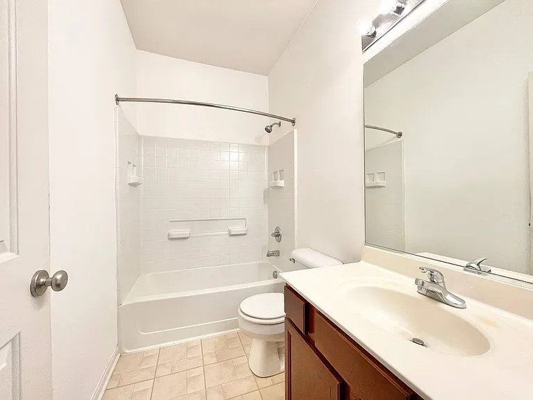786 Four Seasons Blvd — Photo 10