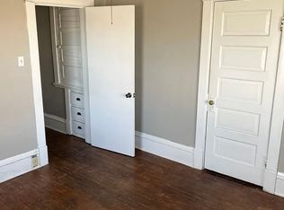 RJCaceda: 1043 5th Avenue Southeast - D, Cedar Rapids, IA 52403
