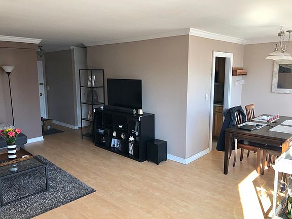 4th image of 1455 N Sandburg Ter APT 1206